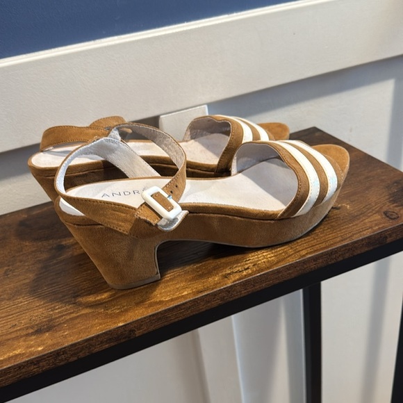 André Assous Womens  Sandals (Shoes size 40) or USA 8 1/2  tan and white stripe - Picture 5 of 11